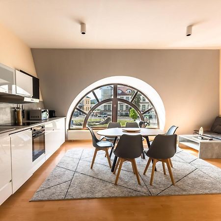 Lovely 4-Bedroom Flat In Historical Center With Stunning View Trenčín Dış mekan fotoğraf
