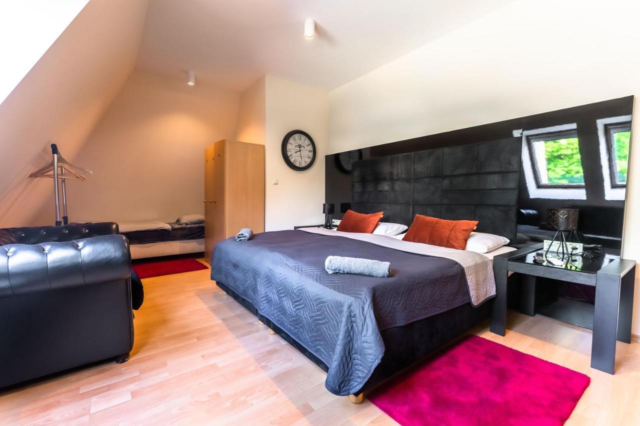 Lovely 4-Bedroom Flat In Historical Center With Stunning View Trenčín Dış mekan fotoğraf