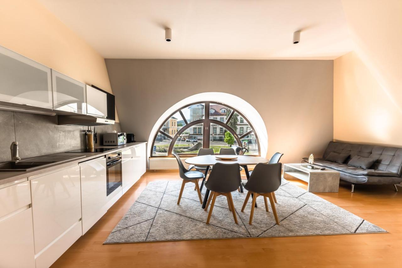 Lovely 4-Bedroom Flat In Historical Center With Stunning View Trenčín Dış mekan fotoğraf