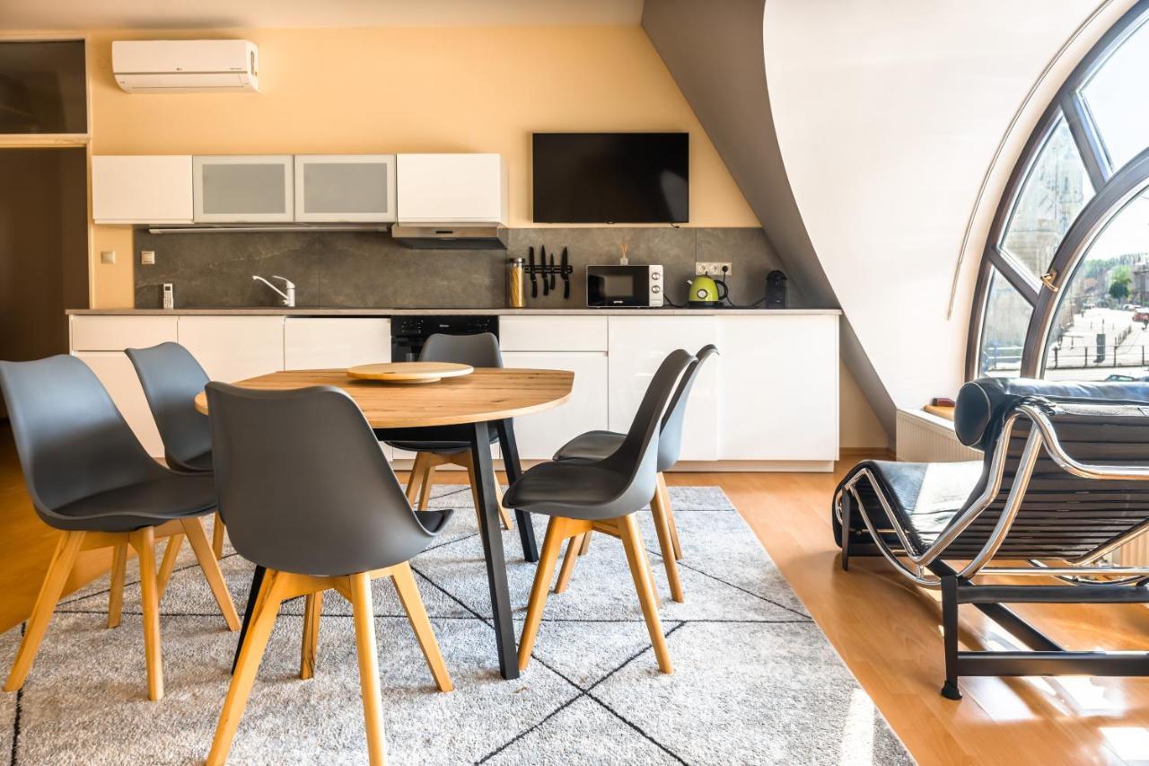 Lovely 4-Bedroom Flat In Historical Center With Stunning View Trenčín Dış mekan fotoğraf