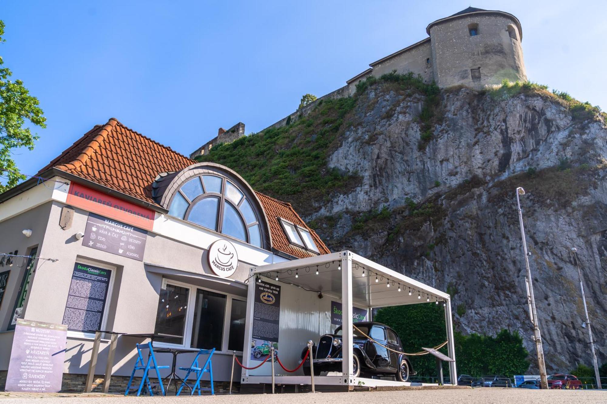 Lovely 4-Bedroom Flat In Historical Center With Stunning View Trenčín Dış mekan fotoğraf