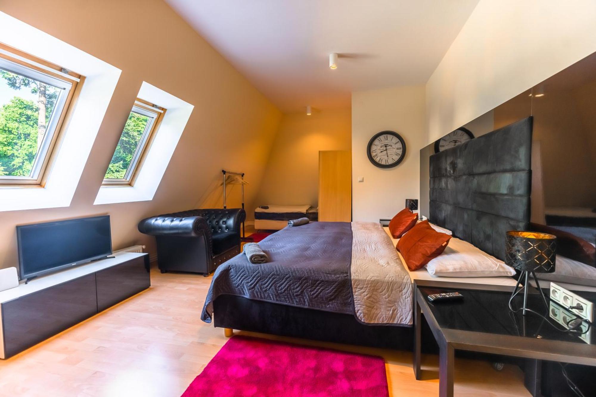 Lovely 4-Bedroom Flat In Historical Center With Stunning View Trenčín Dış mekan fotoğraf
